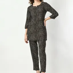 VAPPSYAM Abstract Printed Pure Cotton Straight Kurti with Pyjamas-picture-10