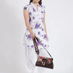 Mytrendzs Floral Printed Pure Cotton Kurti image 3