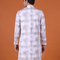 NAMASKAR Men Printed Mandarin Collar Kurta image 2