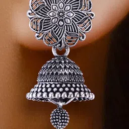 DIVASTRI Silver-Plated Alloy Earrings image 4