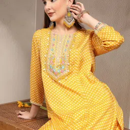 Sangria Women Printed Regular Kurta with Trousers-image-17