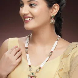 KARATCART Gold-Plated Kundan-Studded & Beaded Jewellery Set image 3