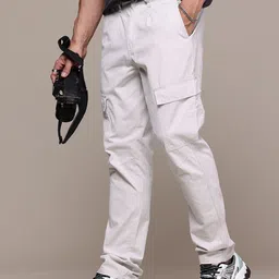 The Roadster Lifestyle Co. Men Relaxed Pure Cotton Loose Fit Pleated Cargo Trousers-picture-30