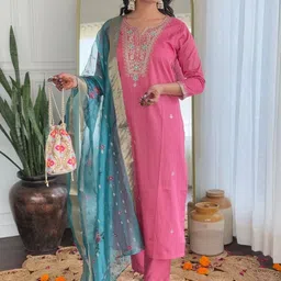 Lookmark Floral Embroidered Thread Work Straight Kurta With Trousers & Dupatta image 5