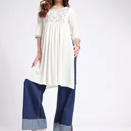fusion by glitchez Floral Embroidered Kurta image 5
