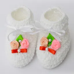 Love Crochet Art Floral Applique Detailed Pearl Embellished Booties With Mittens Set - White & Red image 4