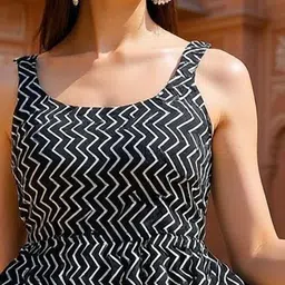 Istyle Can Women Shoulder Straps Zig Zag Printed Top image 3