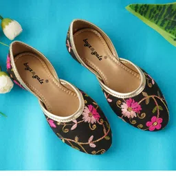 boyz n galz Floral Designed Mojaris - Black-picture-39