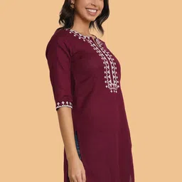 Brownverse Women Embroidered Khadi Kurta image 3