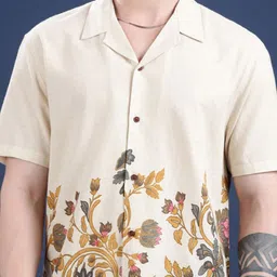 Voroxy Men Relaxed Floral Printed Casual Shirt image 2