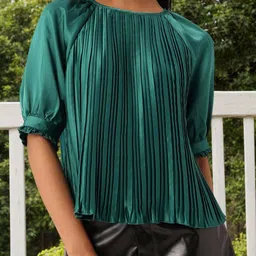 DressBerry Adorable Chic Accordion Pleats Raglan Top image 1
