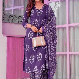 PARTHVI Women Floral Printed Regular Pure Cotton Kurta with Trousers & With Dupatta-image-8