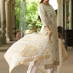 Janasya Women Ethnic Motifs Embroidered Regular Sequinned Kurta with Trousers & With Dupatta image 3