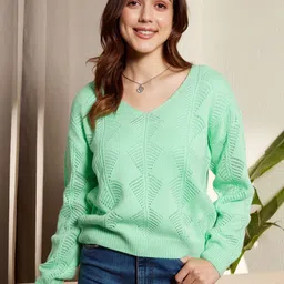 Berrylush V-Neck Cable Knit Pullover image 2