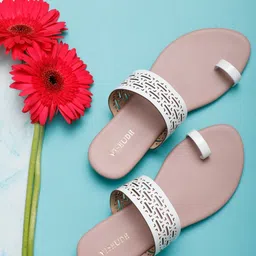 Vishudh Women White Textured One Toe Flats-picture-11