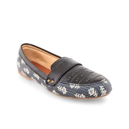 Kanvas Women Printed Lightweight Loafers-image-36
