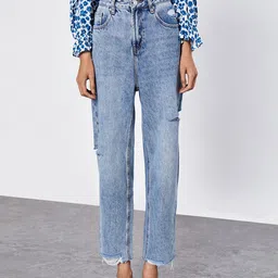 Urban Revivo Women High-Rise Mildly Distressed Light Fade Stretchable Jeans-picture-36