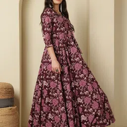 GLAM ROOTS Floral Printed Flared Sleeves Asymmetric Cotton Anarkali Kurta image 4