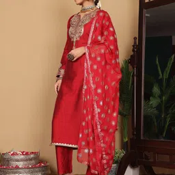 Varanga Maroon Paisley Embroidered Regular Sequinned Kurta With Trouser With Dupatta image 4