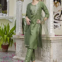 VredeVogel Floral Embroidered Regular Sequinned Straight Kurta With Trouser With Dupatta-picture-31