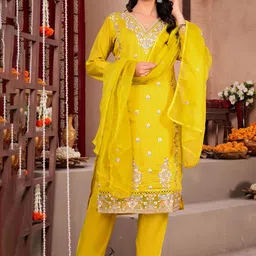 OZIA Women Floral Embroidered Regular Thread Work Kurta with Trousers & Dupatta image 5