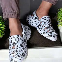 KAPYANSH Men Printed Clogs-picture-19