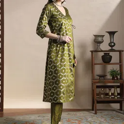 Globus Women Floral Printed V-Neck Angrakha Kurta With Trouser image 5