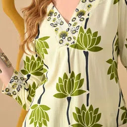 KJFAB Women Floral Printed Regular Pure Cotton Kurta with Trousers image 5