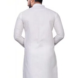 Krudha Fashion Men Thread Work Kurta image 4