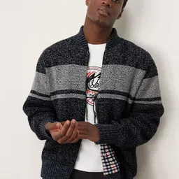 StyleCast x Revolte Men Colourblocked-image-53