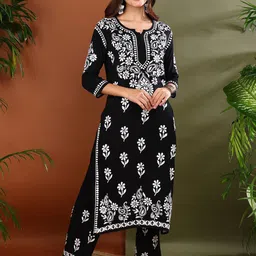 VAHSON Women Floral Embroidered Cotton Kurta with Palazzo-image-13