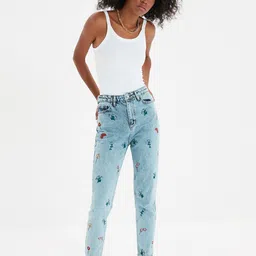 Trendyol Woman Blue Relaxed Fit Low-Rise Low Distress Heavy Fade Jeans-picture-3