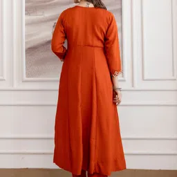 Brand Hill Women Ethnic Motifs Embroidered Panelled Thread Work Dupion Silk Kurta with Trousers & With image 5