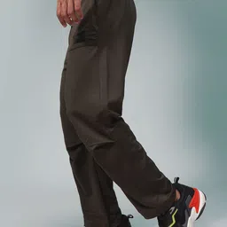 MADSTO Men Mid-Rise Trackpants image 2
