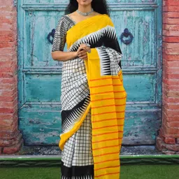 TROPWEAR Geometric Mulmul Cotton Block Print Saree-image-27