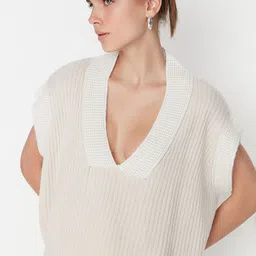 Trendyol Women Grey & White Ribbed Crop Sweater Vest-picture-31