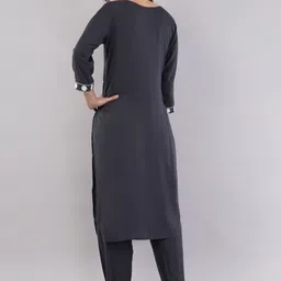 JIDI FASHION Floral Embroidered Round Neck Kurta With Trousers & Dupatta image 3