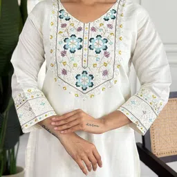 BAESD Women Floral Embroidered Regular Kurta with Trousers & Dupatta image 4
