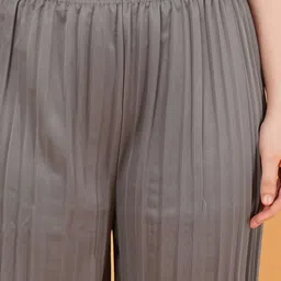 LECOWAR Women Relaxed Pleated Wide Leg Parallel Trousers image 2