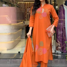 STYLENZA Geometric Embroidered Mandarin Collar Thread Work Kurta With Trousers & Dupatta image 5