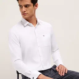 THE BEAR HOUSE Men Solid Tailored Fit Shirts image 1