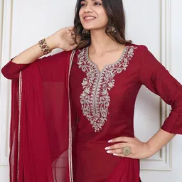 House of Pataudi Embroidered Straight Kurta & Trousers With Dupatta image 4
