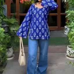 Chasvi Women Botanical Printed Square Neck Pure Cotton Kurti image 3