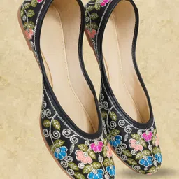 SZN Women Mojaris Flats image 4