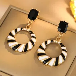 AKISON JEWELS Circular Drop Earrings image 5