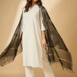 all about you Floral Embroidered Dupatta With Thread Work image 2