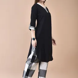 Shree V-Neck Three-Quarter Sleeves Regular Liva Straight Kurta With Trouser image 3