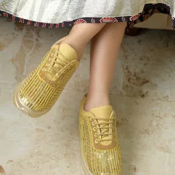 HVNLY BY SHOETOPIA Women Textured Sneakers image 5