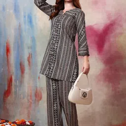 Tissu Printed V-Neck Tunic With Trousers Co-Ords-image-85