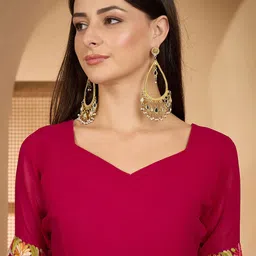 Sangria Floral Embroidered Belted Pure Georgette Saree With Blouse Piece image 2